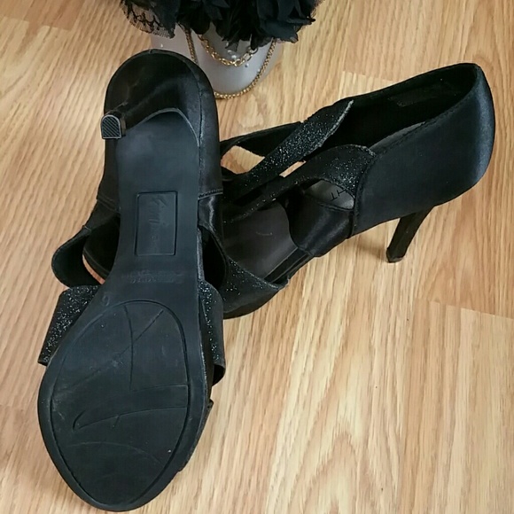 FIONI Night Black Shimmer Satin Heels - Picture 4 of 8